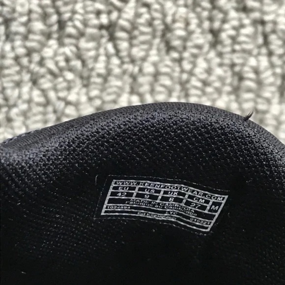 Men's / Unisex KEEN UNEEK SNK Slide On Slippers In Black/Black - Picture 11 of 16